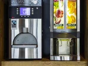 Petit déjeuner servi tous les jours en supplément