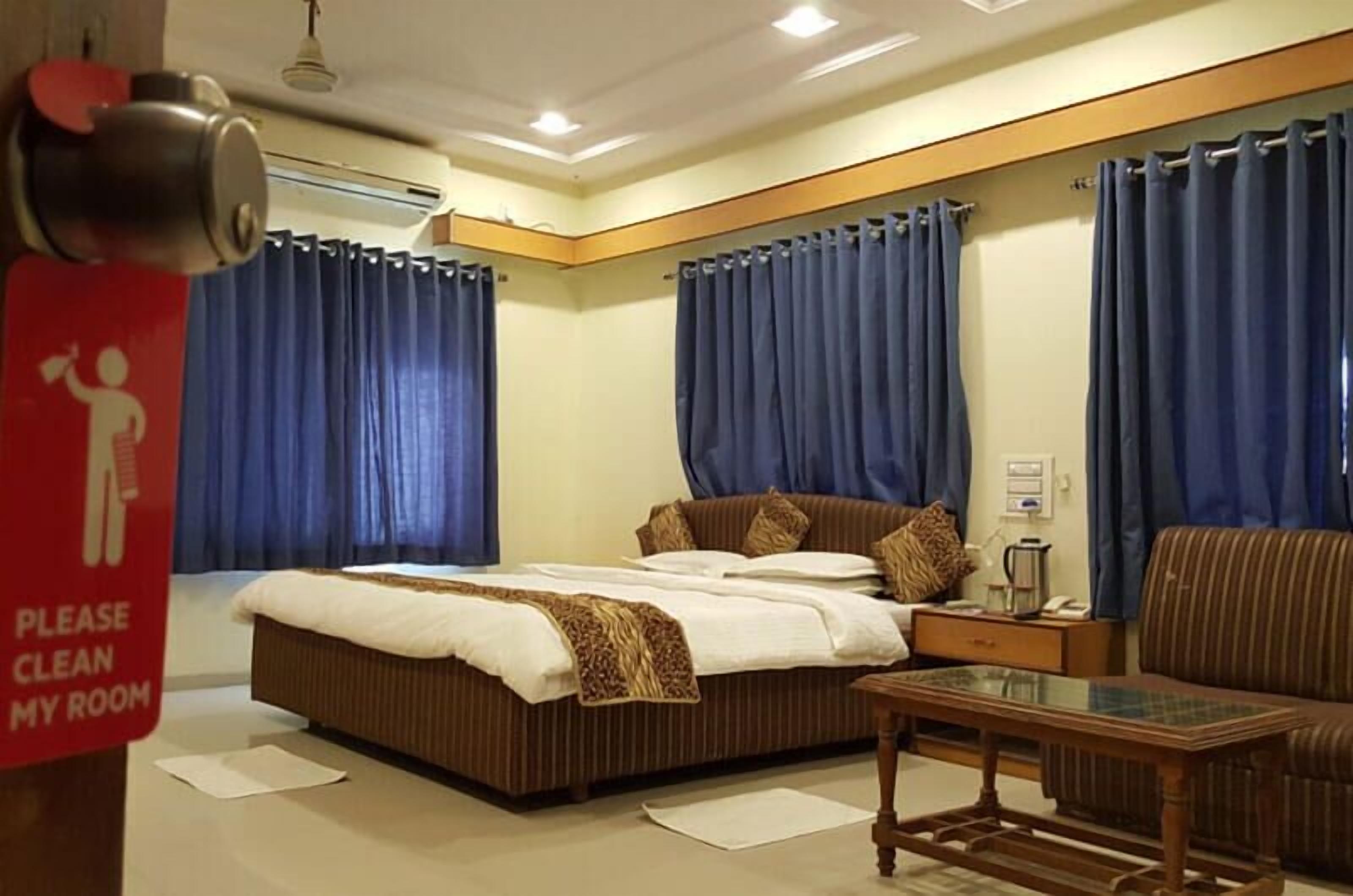 Hypo-allergenic bedding, in-room safe, iron/ironing board, rollaway beds