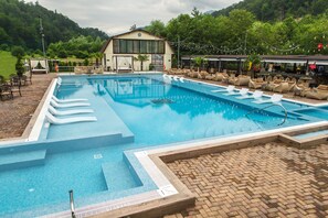 Seasonal outdoor pool
