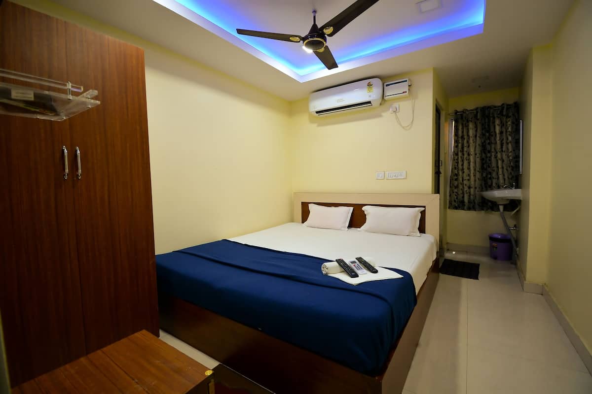 Standard Room | 1 bedroom, premium bedding, down comforters, in-room safe