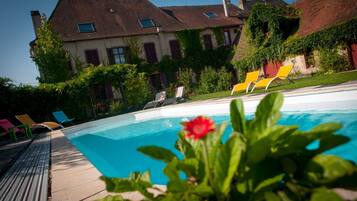 Piscine couverte, piscine extérieure (ouverte en saison)