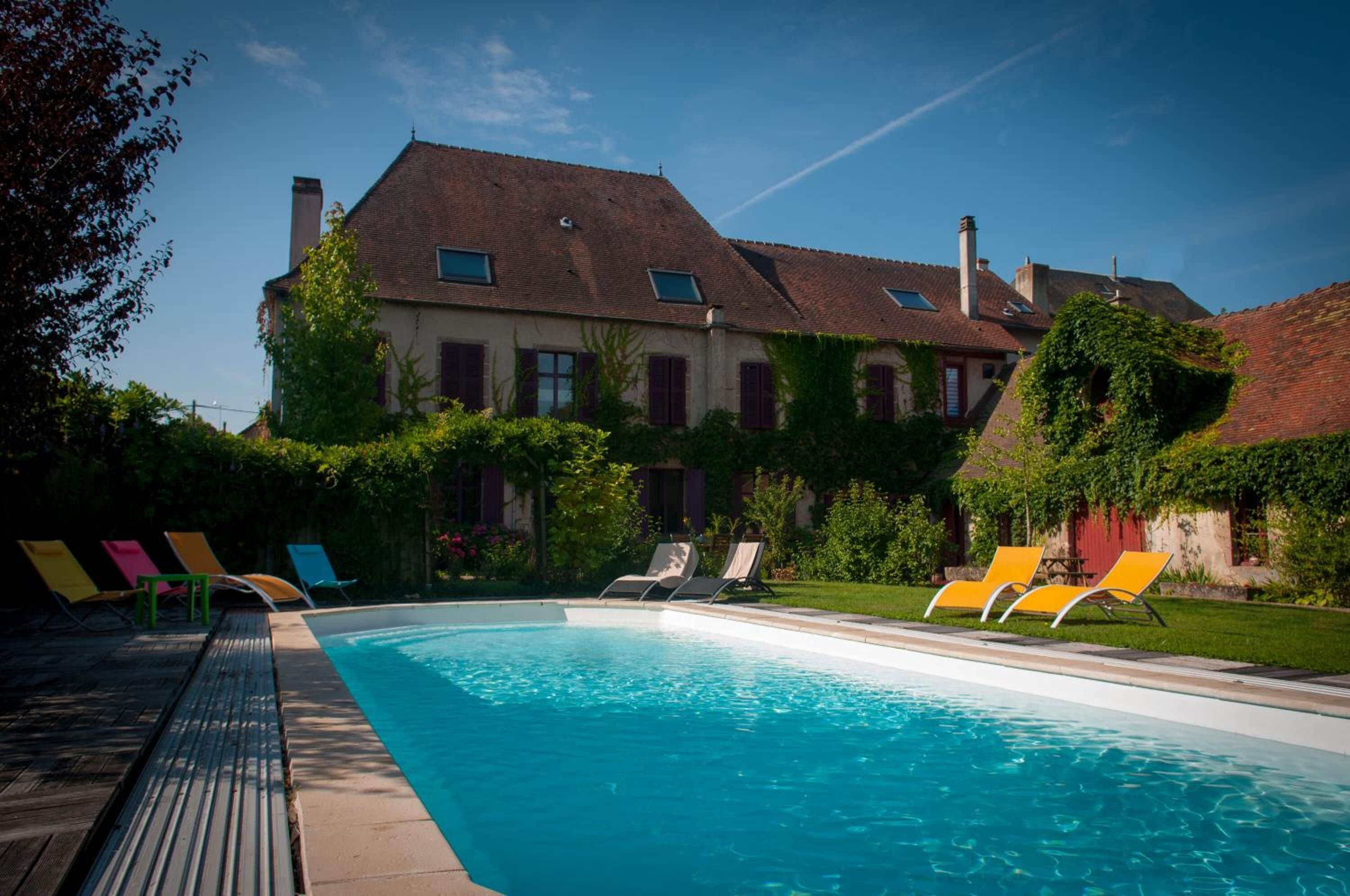 Piscina coperta, piscina stagionale all'aperto, ombrelloni da piscina