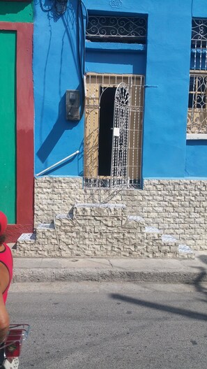 Fachada de la propiedad