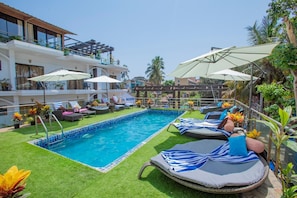 Indoor pool, pool loungers