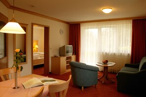 Apartment | In-room safe, desk, free cribs/infant beds, free WiFi