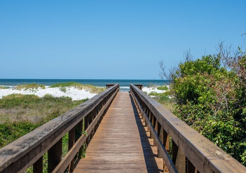 Direct Ocean View! 2 bed/2 bath beach retreat