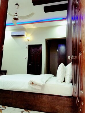 华丽双人房, 1 张特大床, 吸烟房, 山谷景观 | 熨斗/熨板、免费 WiFi、轮椅无障碍