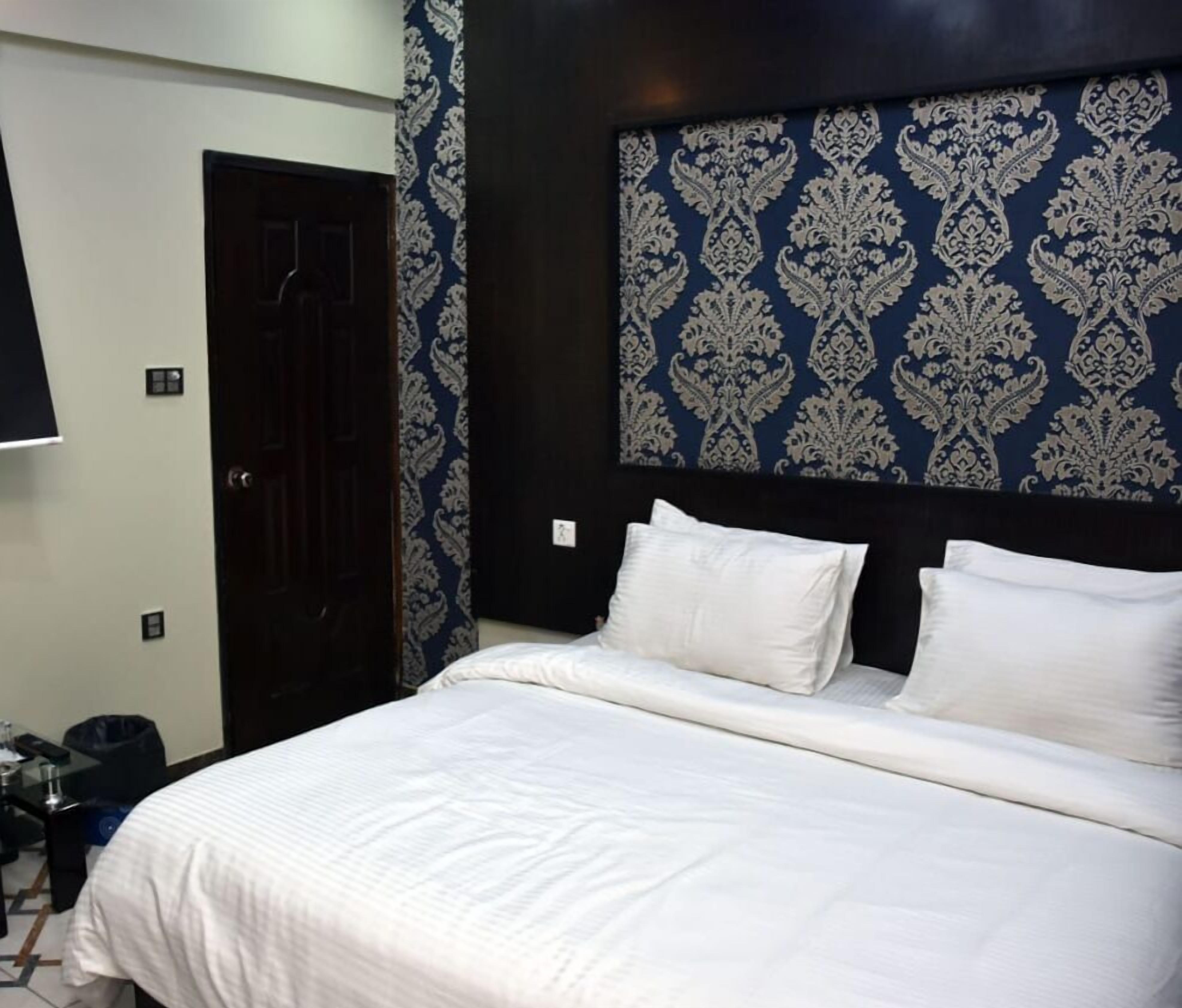 Kamar Double Deluks, 1 Tempat Tidur King, Boleh Merokok, pemandangan lembah | Setrika/meja setrika, Wi-Fi gratis, dan dapat diakses tamu berkursi roda