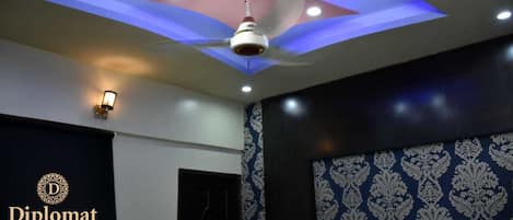 Tabla de planchar con plancha y wifi gratis