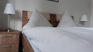 Doppelzimmer | Schreibtisch, kostenloses WLAN, BettwÀsche