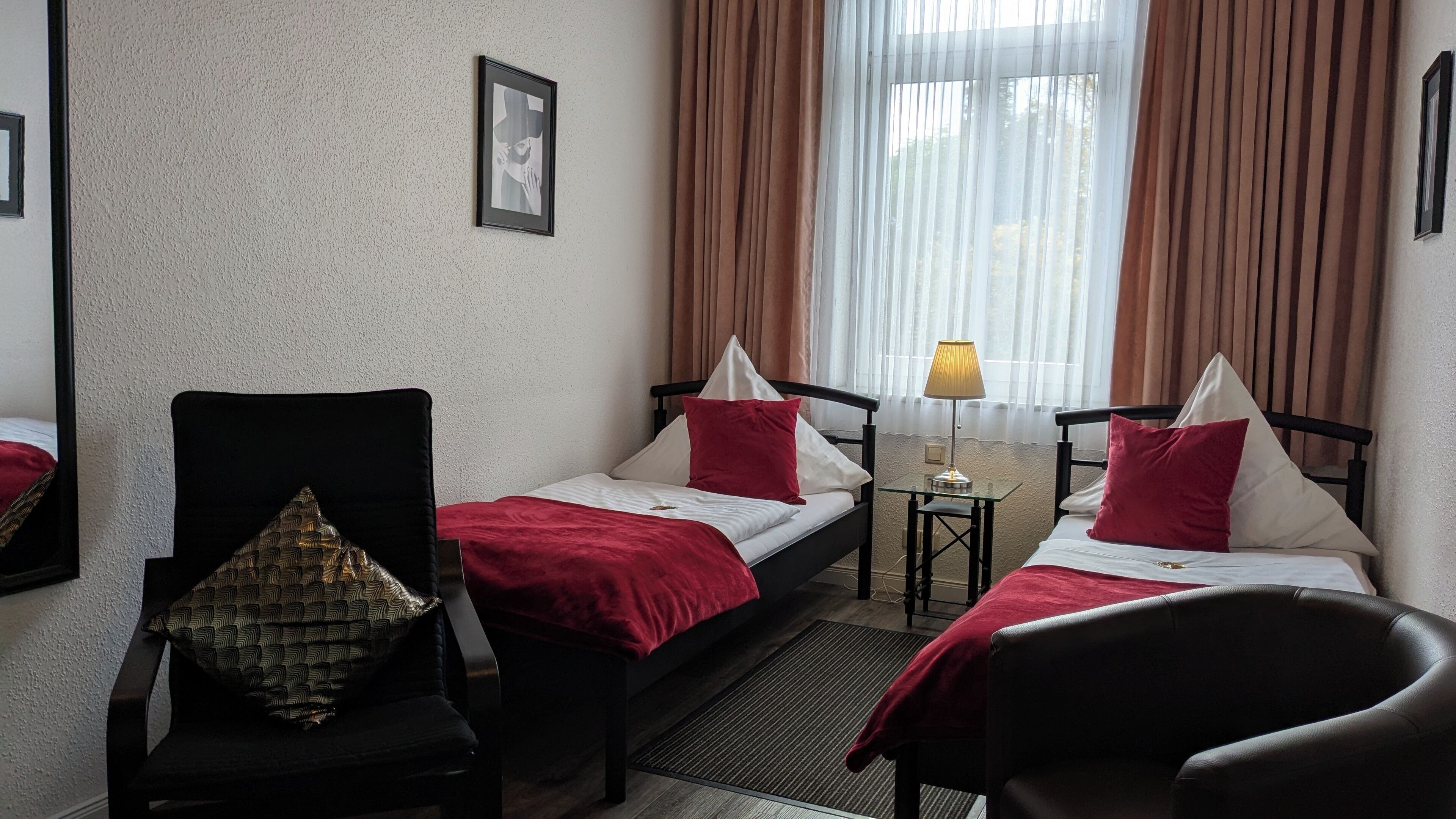 Twin Room | Desk, free WiFi, bed sheets