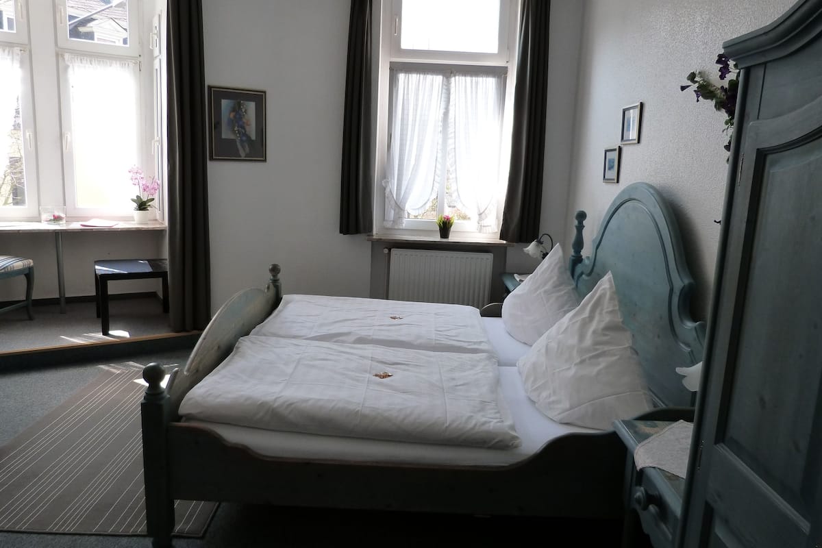 double room | desk, free wifi, bed sheets