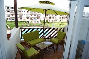 Comfort Apartment, Pool View | Terrace/patio - Résidence Mirador Golf Cabo Negro (M'diq)