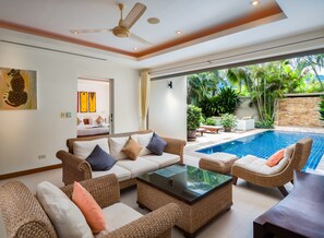 2 Bedrooms with Private Pool Villa | Terassi/patio