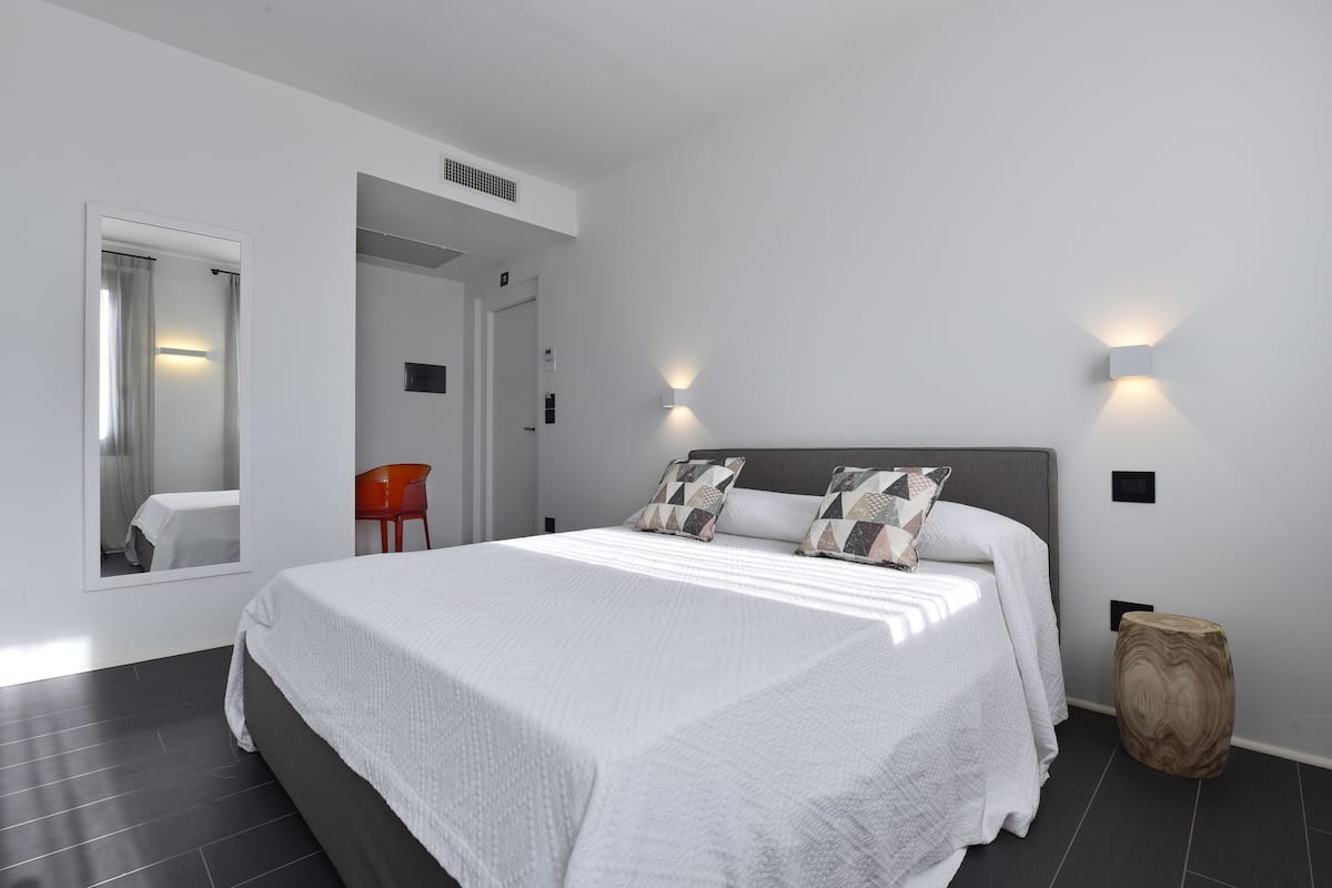 Deluxe Suite, Multiple Beds, Sea View | Blackout drapes, iron/ironing board, free WiFi, bed sheets