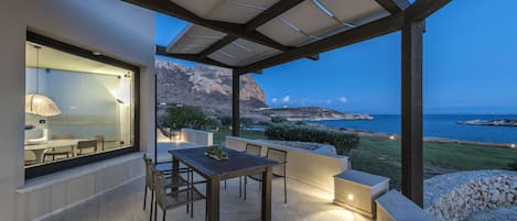 Suite Deluxe, plusieurs lits, vue mer | Terrasse/Patio