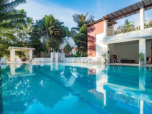 Outdoor pool, pool loungers - Royal Kamala by Rents In Phuket (Kamala)