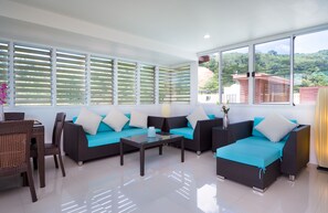 3 Bedrooms Apartment | 客廳 | LED 電視