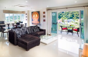 3 Bedrooms Apartment | Soggiorno | TV LED