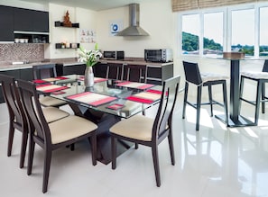 3 Bedrooms Apartment | บริการอาหารในห้องพัก