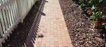 Renovated Farmhouse 4 Blocks From Downtown Square