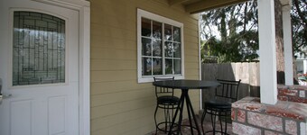 Renovated Farmhouse 4 Blocks From Downtown Square