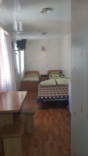 四人房 | 熨斗/熨板、折叠床/加床（额外收费）、收费 WiFi、床单