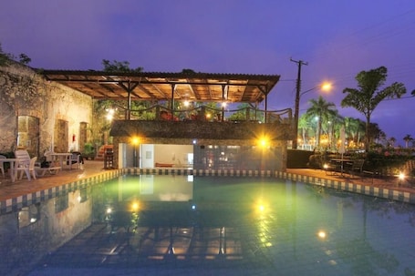 Bar en la piscina