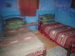 Traditional Triple Room, 3 Twin Beds, Mountain View | Bed sheets - Farm stay Ali - Hostel (Chefchaouen)