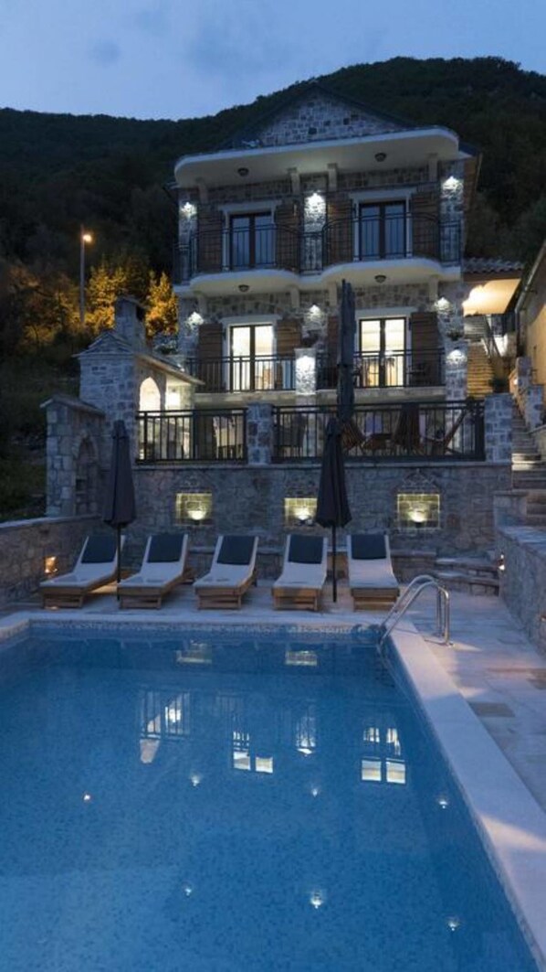 Seasonal outdoor pool - Old Stone House Villas (Tivat)