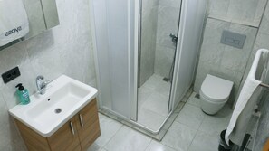 Doccia, soffione a pioggia, set di cortesia gratuito, shampoo