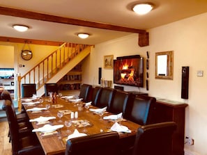 Dining - Squirrel Barn. Hi-spec. Hot tub & Wifi. Sleeps 14 (Stafford)