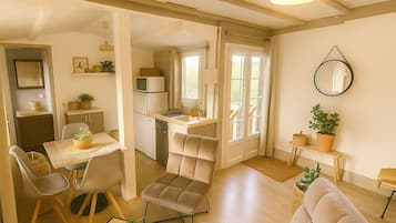 Studio Confort, plusieurs lits, coin cuisine | Cuisine privée | Réfrigérateur dans l'espace commun, micro-ondes dans l'espace commun