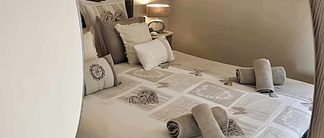 Phòng đôi tiện nghi đơn giản (Écureuil) | 1 phòng ngủ, bộ đồ giường cao cấp, nệm Select Comfort
