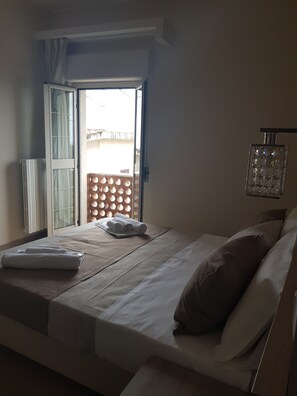 Frette Italian sheets, premium bedding, memory foam beds, minibar
