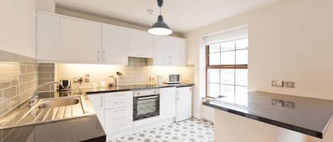 Comfort Apartment, 2 Bedrooms | Private kitchen | Full-sized fridge, microwave, oven, stovetop