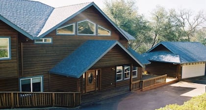 Kaunis Mountain Home lähellä Yosemite