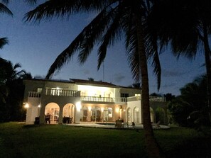 Front of property - evening/night - Baoba Breeze Bed & Breakfast (Cabrera)