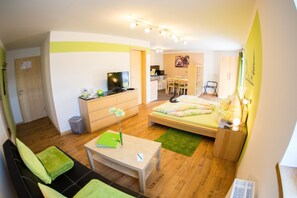 Appartement (Waldzimmer) | Literie de qualité, bureau, fer et planche à repasser