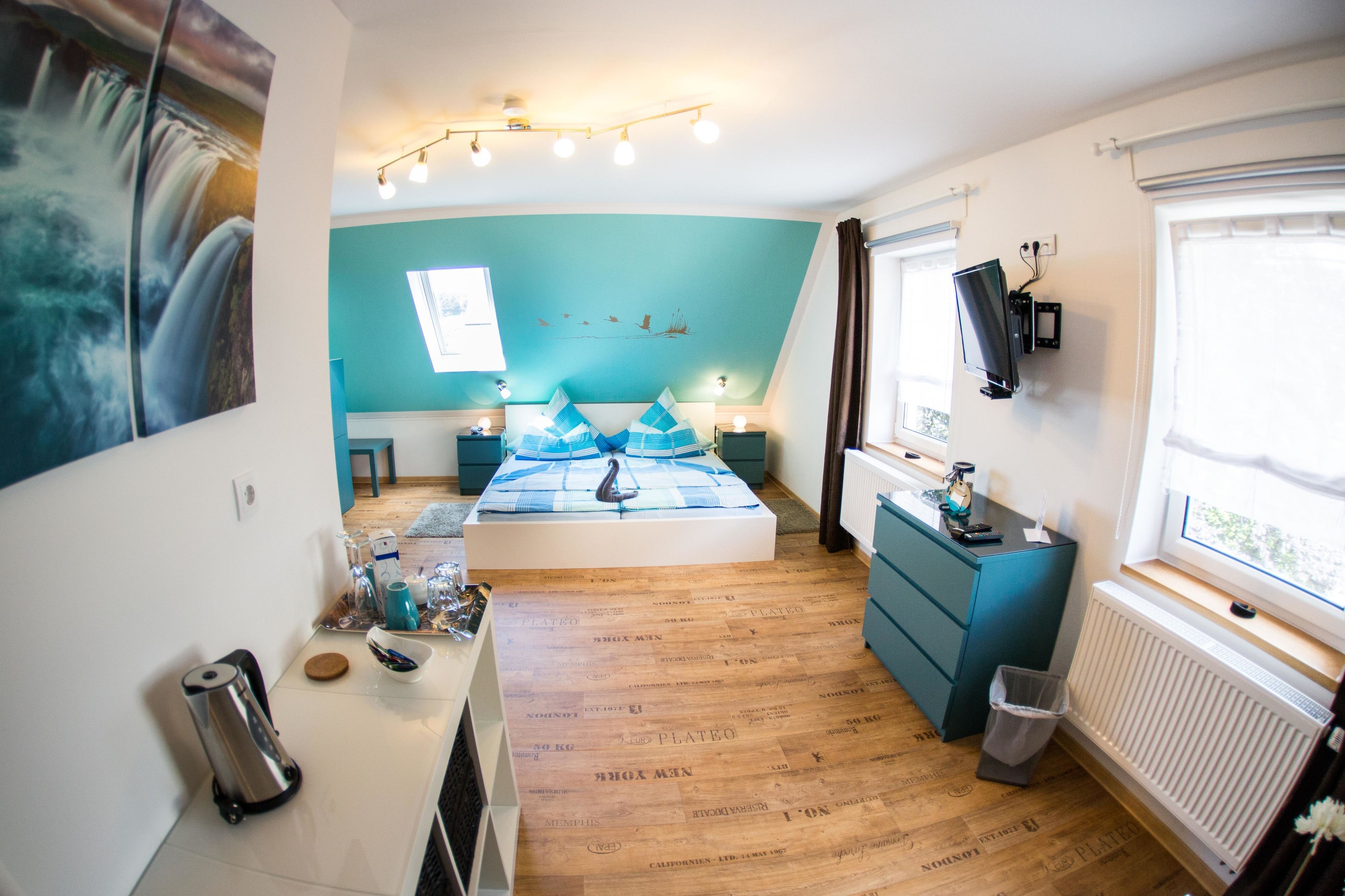 Premium bedding, desk, iron/ironing board, cribs/infant beds