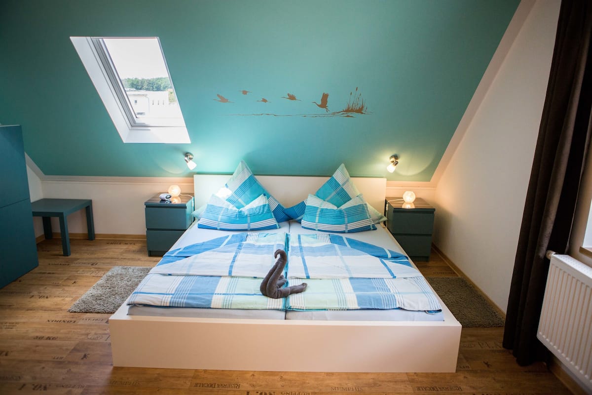 Apartment (Wasserzimmer) | Premium bedding, desk, iron/ironing board, cots/infant beds