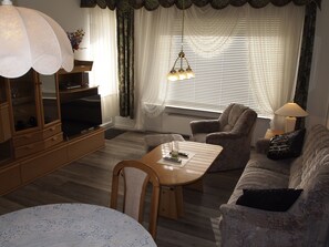 Apartment (incl.35EUR cleaning&10EUR service fee) | Wohnzimmer | Fernseher