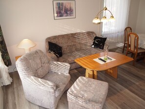 Apartment (incl.35EUR cleaning&10EUR service fee) | Living room | TV