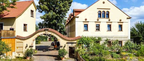 Façana frontal de l'allotjament