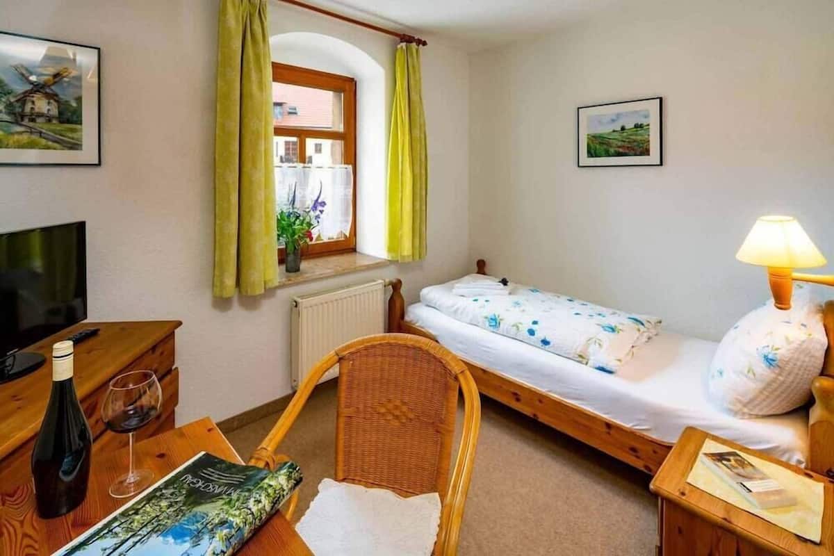 Hypo-allergenic bedding available, WiFi (free), individually decorated