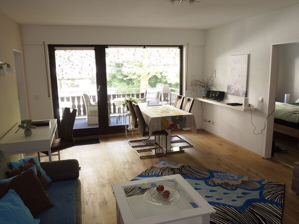 Apartment (incl. 45 EUR cleaning fee) | In-room dining