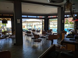 Snack bar
