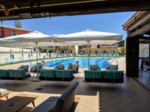 Poolside bar