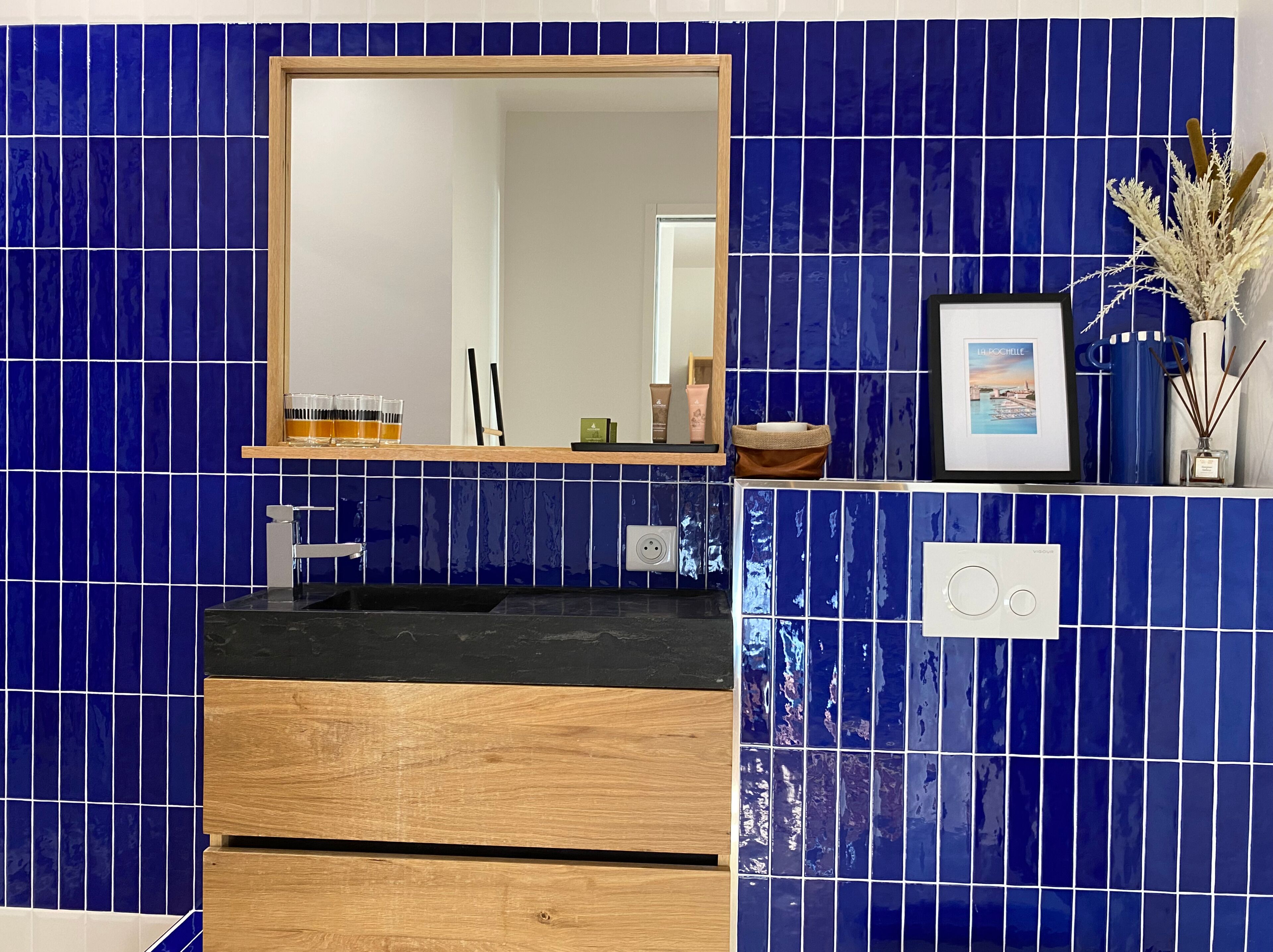 chambres belem vue mer | bathroom | free toiletries, hair dryer, towels, soap