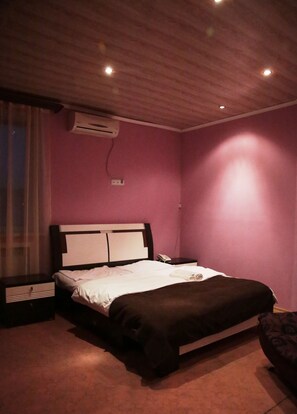 Chambre Double Standard | Minibar, coffres-forts dans les chambres, rideaux occultants